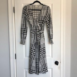 Dress with waist tie